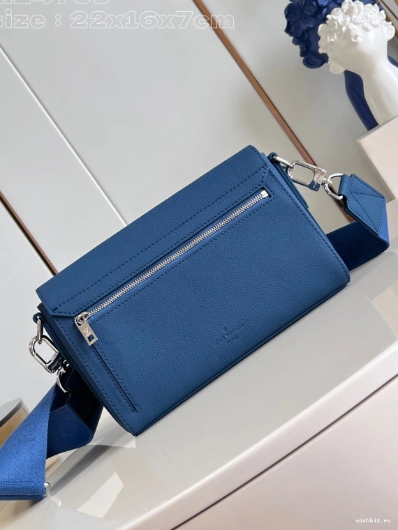 WIS Messenger Takeoff LOUIS PM-22*16.5*7CM VUITTON 0226